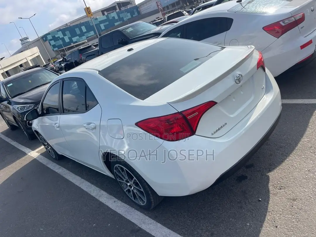 Toyota Corolla SE Special Edition 4dr Sedan (1.8L 4cyl CVT) 2017 White