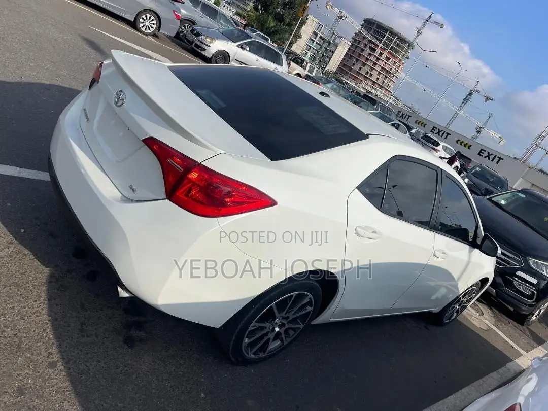 Toyota Corolla SE Special Edition 4dr Sedan (1.8L 4cyl CVT) 2017 White