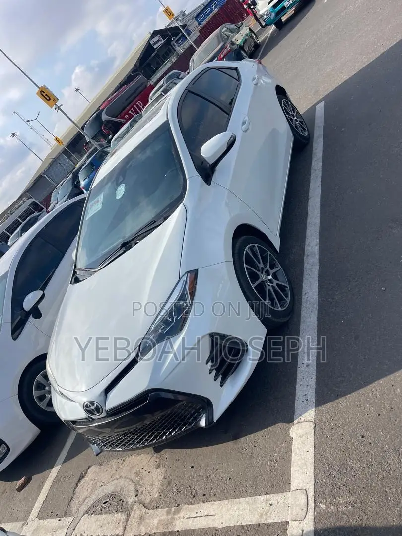 Toyota Corolla SE Special Edition 4dr Sedan (1.8L 4cyl CVT) 2017 White