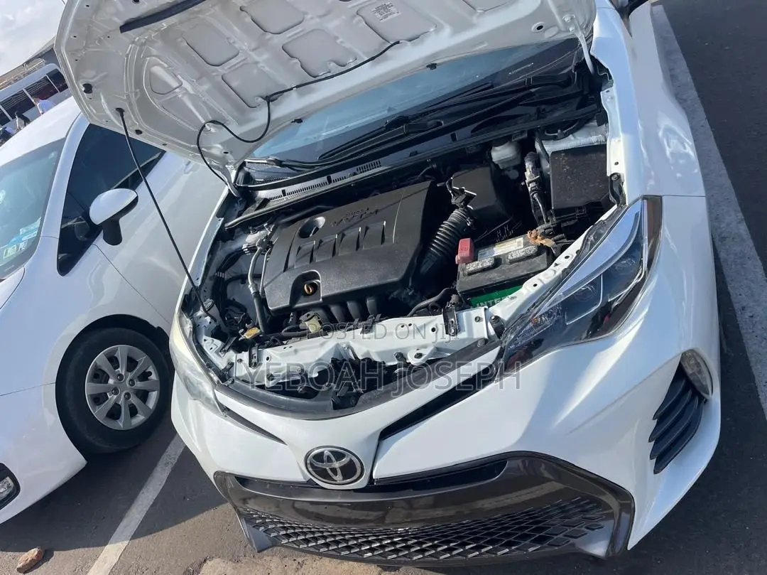 Toyota Corolla SE Special Edition 4dr Sedan (1.8L 4cyl CVT) 2017 White