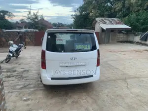 Hyundai Starex 2010 White