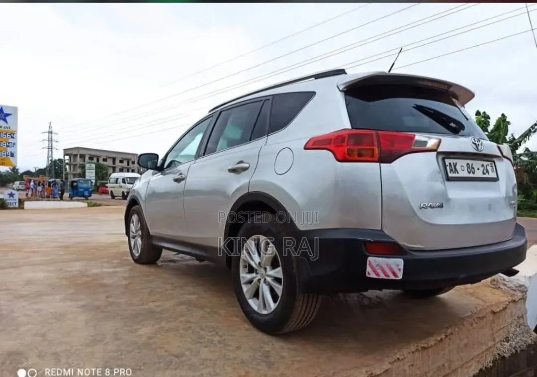 Toyota RAV4 Limited 4dr SUV (2.5L 4cyl 6A) 2015 Silver