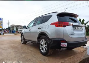 Toyota RAV4 Limited 4dr SUV (2.5L 4cyl 6A) 2015 Silver