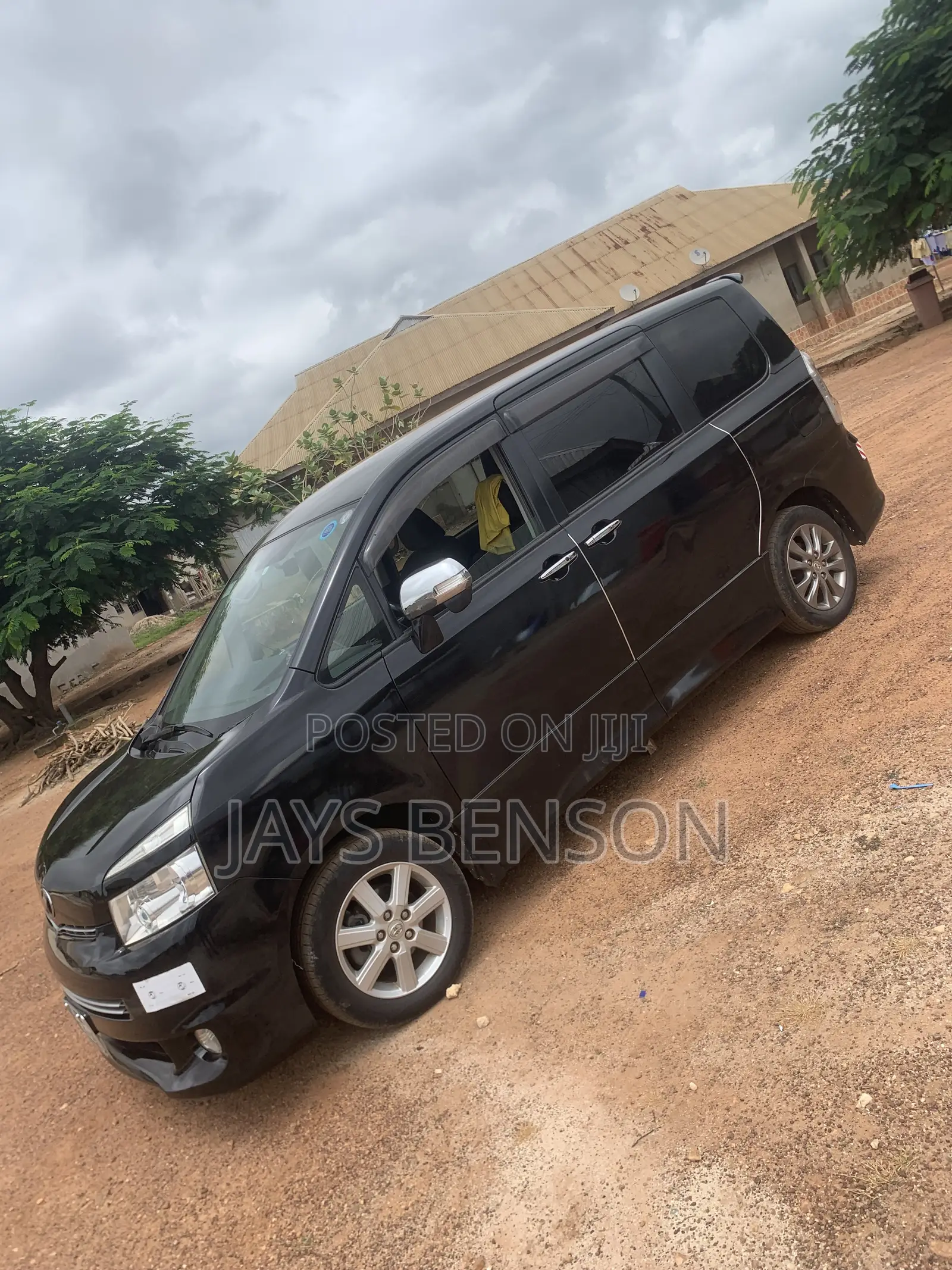 Toyota HiAce 2013 Black