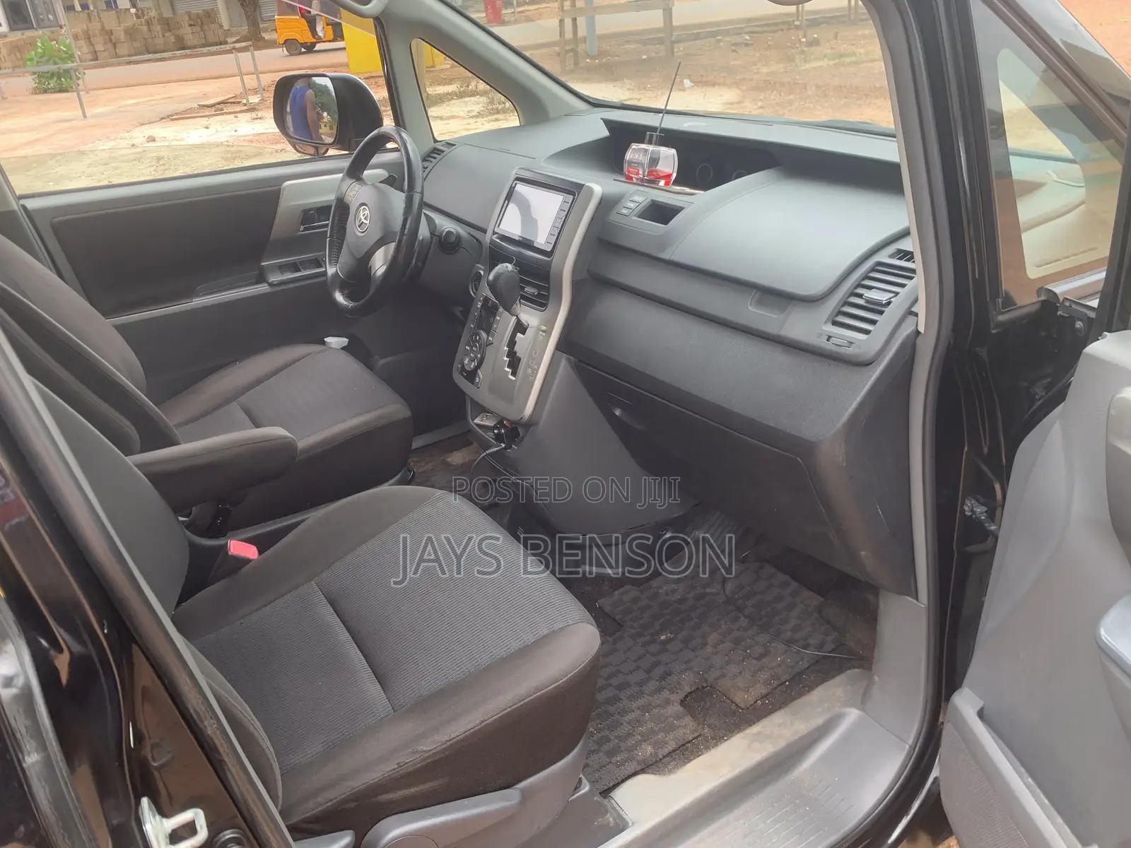 Toyota HiAce 2013 Black