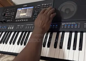 Yamaha PSR SX 920 61-Keys Arranger Workstation Keyboard