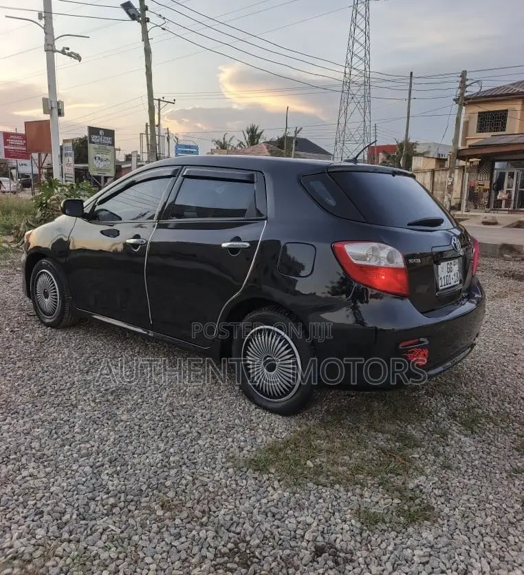 Toyota Matrix Hatchback FWD (1.8L 4cyl 5M) 2010 Black