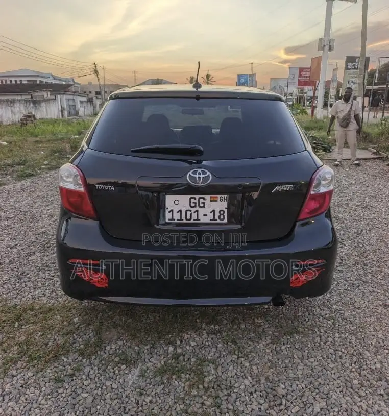 Toyota Matrix Hatchback FWD (1.8L 4cyl 5M) 2010 Black