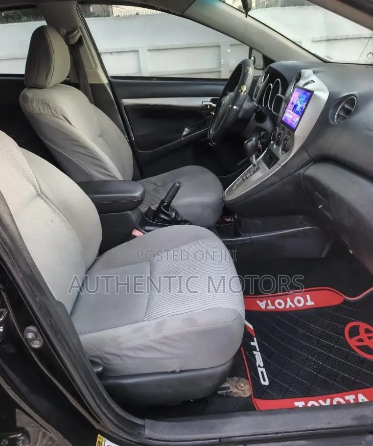 Toyota Matrix Hatchback FWD (1.8L 4cyl 5M) 2010 Black