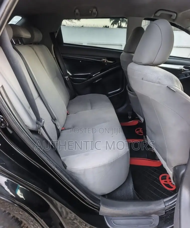 Toyota Matrix Hatchback FWD (1.8L 4cyl 5M) 2010 Black