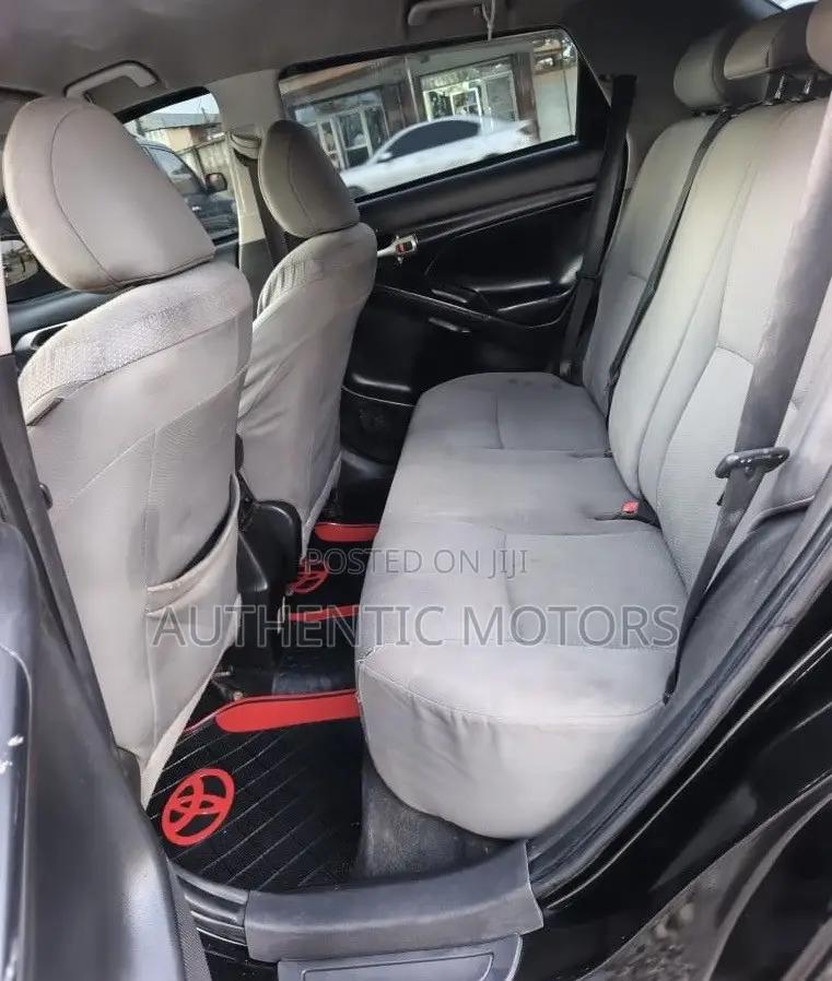 Toyota Matrix Hatchback FWD (1.8L 4cyl 5M) 2010 Black