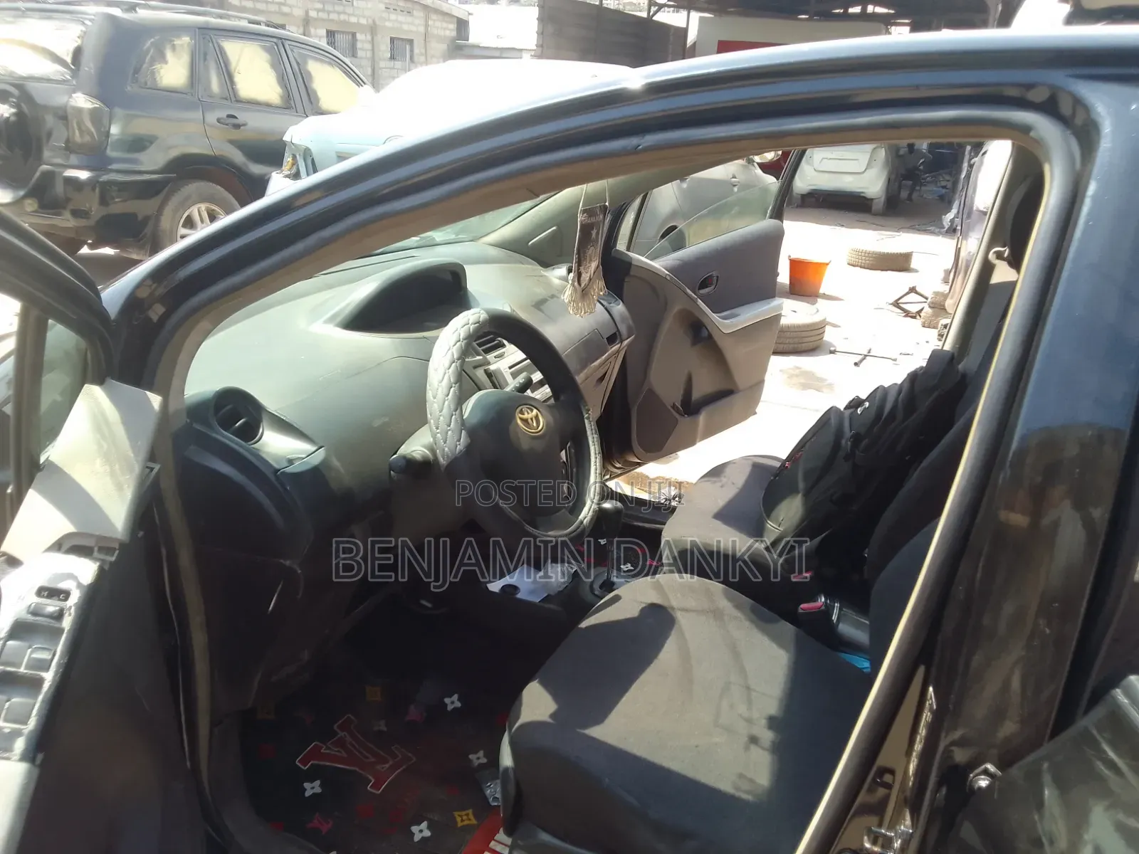 Toyota Vitz 2010 Black