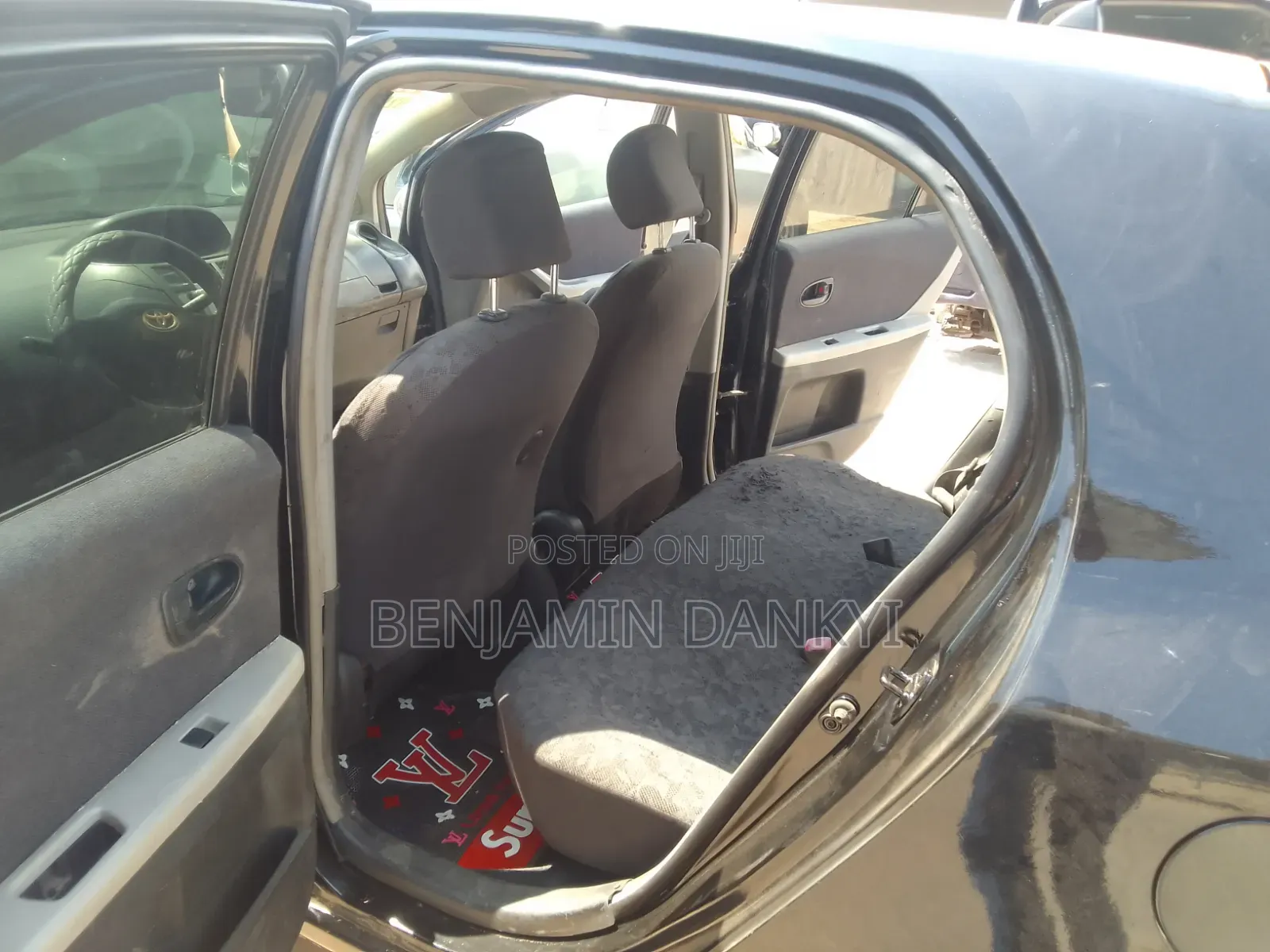 Toyota Vitz 2010 Black