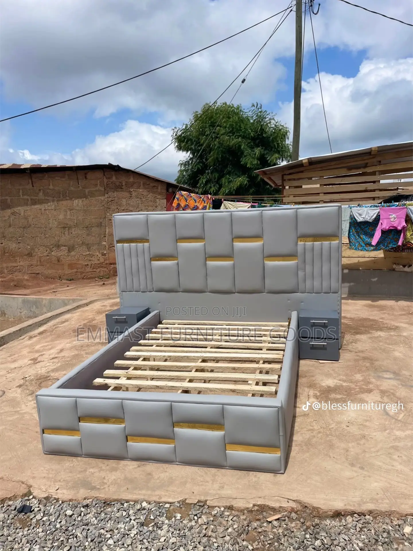 Affordable Design Double Bed With Two Side Drawers