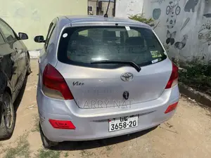Toyota Vitz 1.0 FWD 3dr 2010 Silver