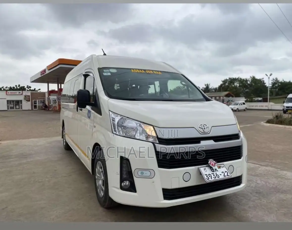 Group Transfers and Chauffeured Airport Pickups and Drop Off