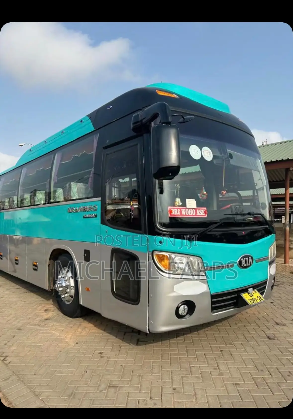 Group Transfers and Chauffeured Airport Pickups and Drop Off