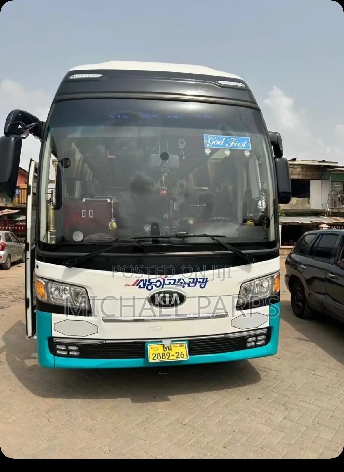 Group Transfers and Chauffeured Airport Pickups and Drop Off