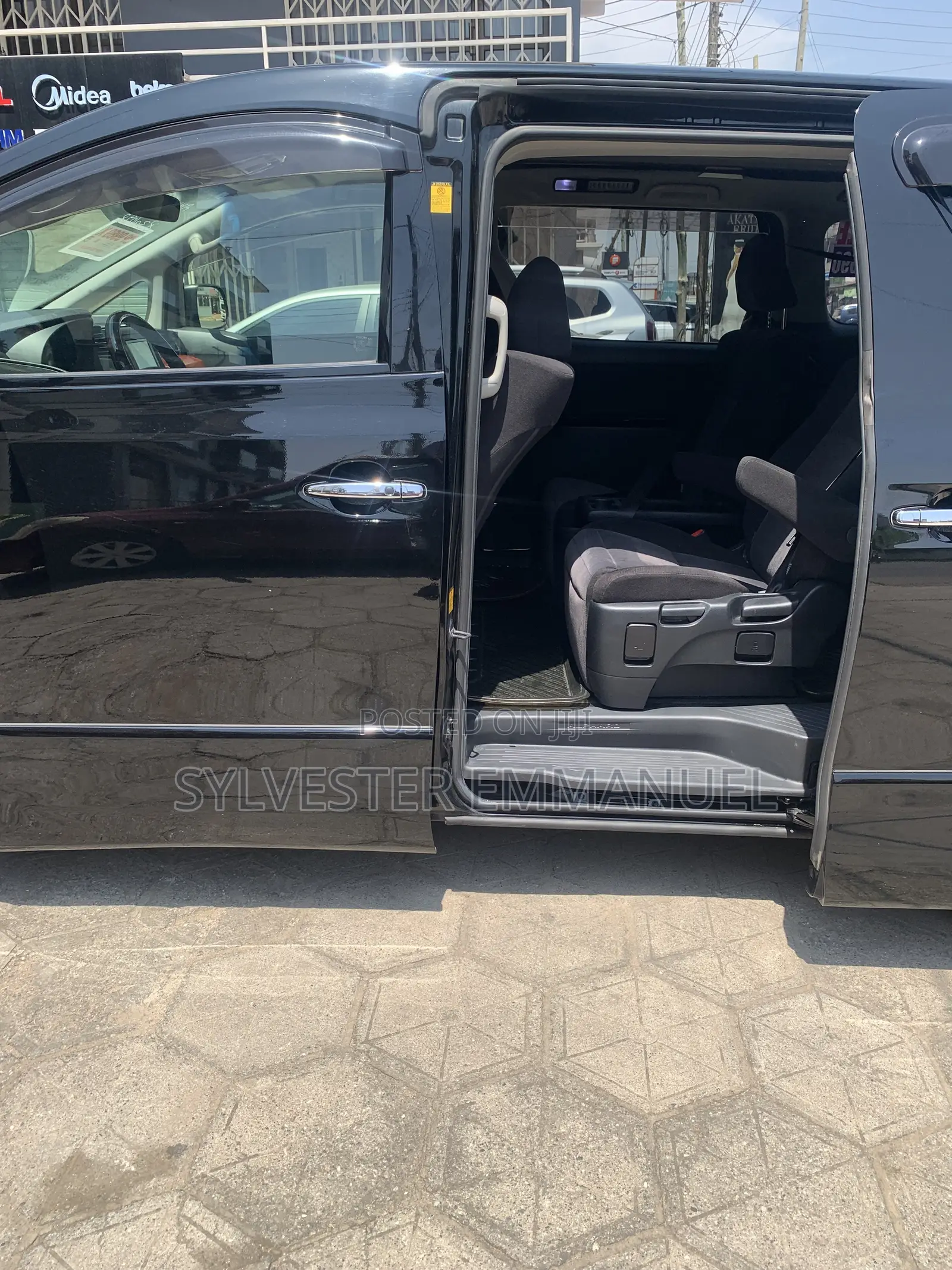 Toyota Alphard 2.4 Hybrid AWD 2013 Black