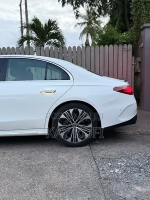 Mercedes-Benz E350 2025 White