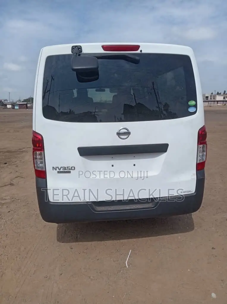 Nissan Caravan (Urvan) 2016 White