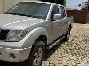 Nissan Navara 2014 Gray