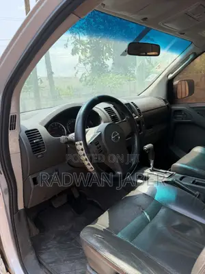 Nissan Navara 2014 Gray