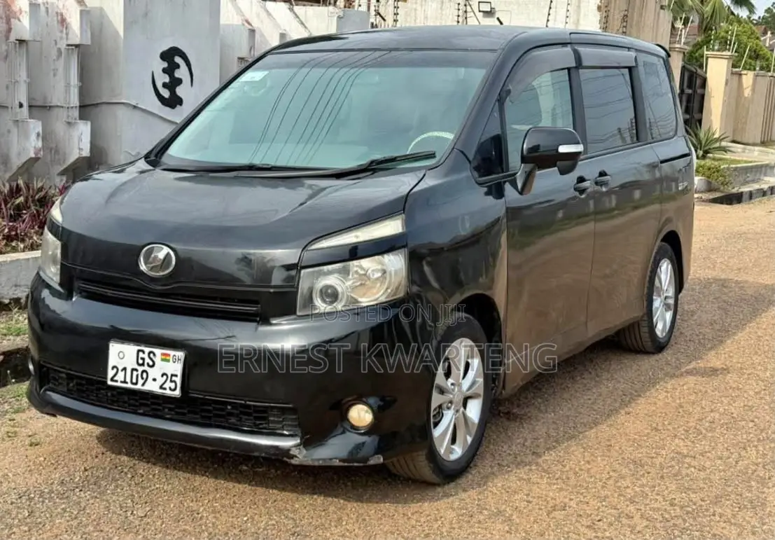 Toyota Voxy 2011 Black