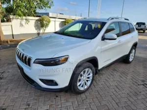 Jeep Cherokee Latitude Plus FWD 2019 White