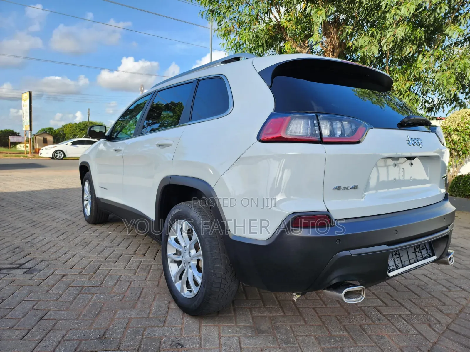 Jeep Cherokee Latitude Plus FWD 2019 White
