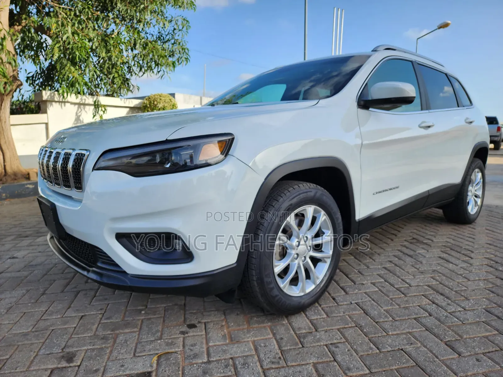 Jeep Cherokee Latitude Plus FWD 2019 White