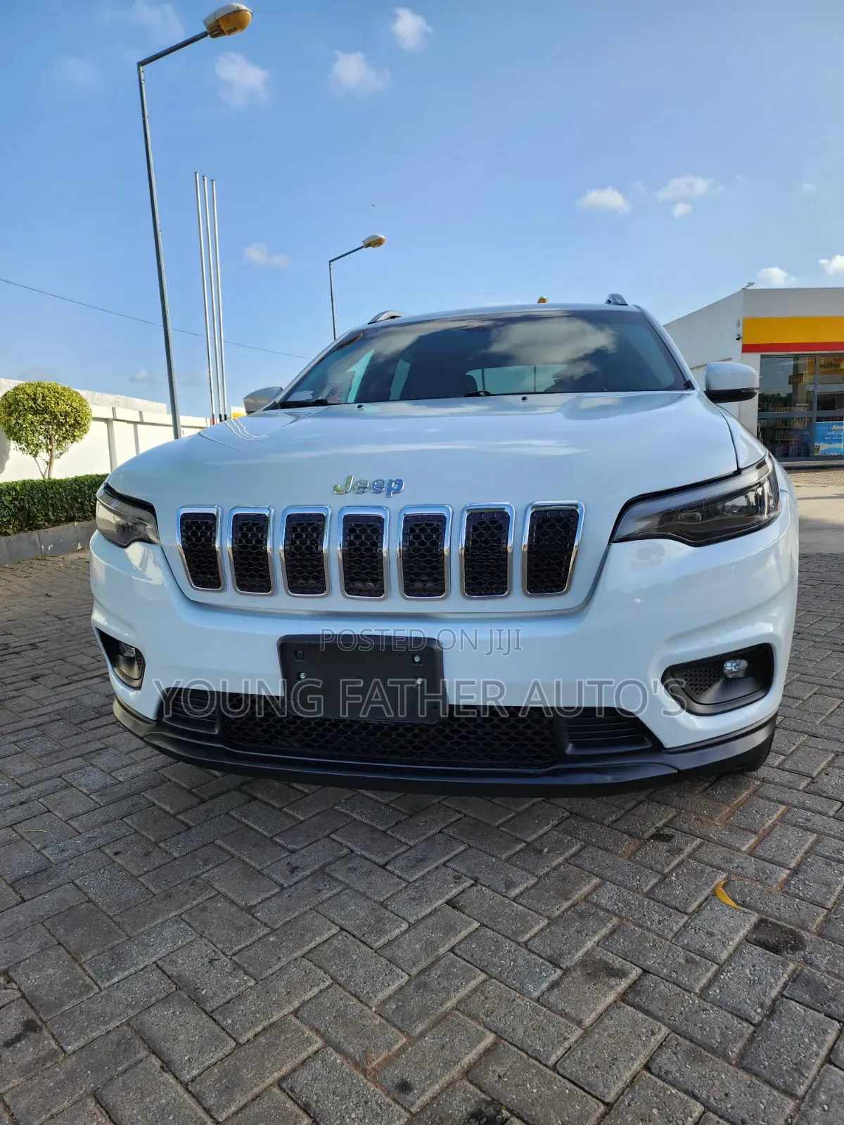 Jeep Cherokee Latitude Plus FWD 2019 White