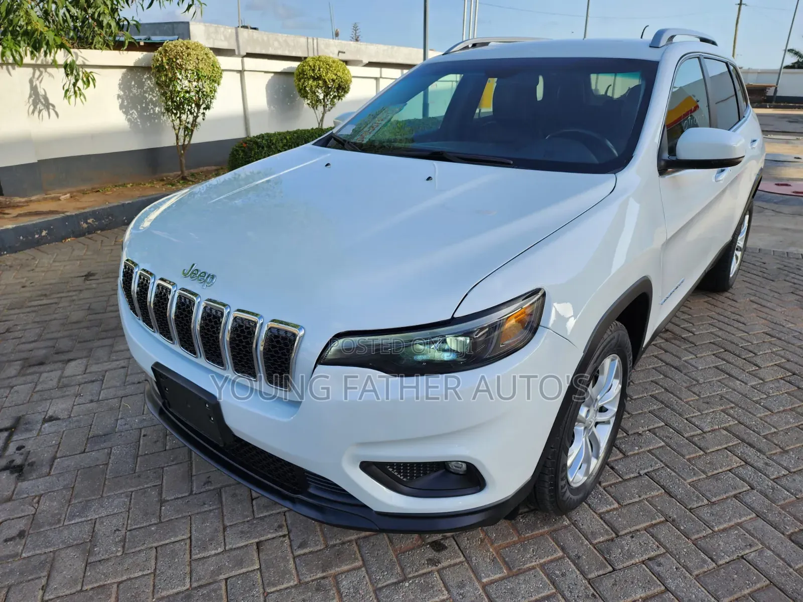 Jeep Cherokee Latitude Plus FWD 2019 White