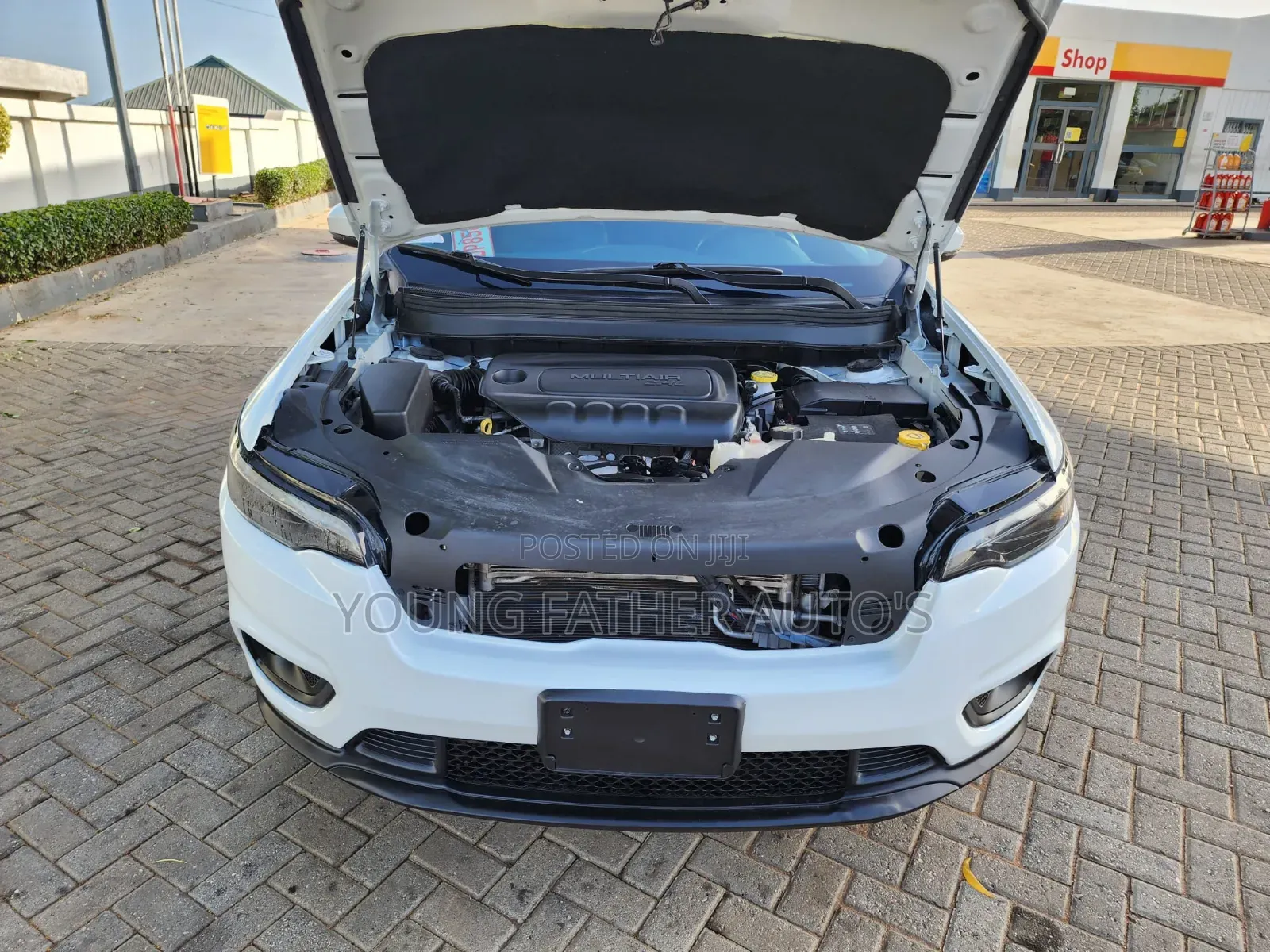 Jeep Cherokee Latitude Plus FWD 2019 White