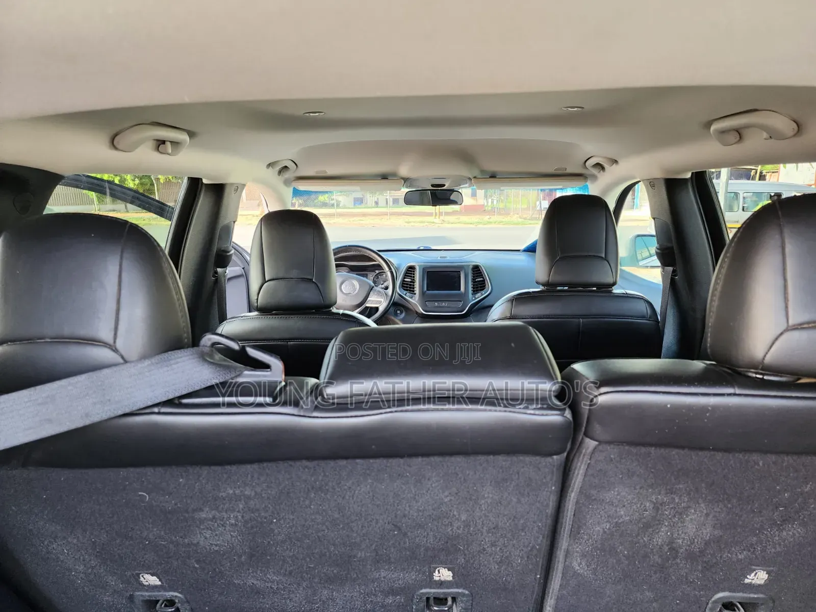 Jeep Cherokee Latitude Plus FWD 2019 White