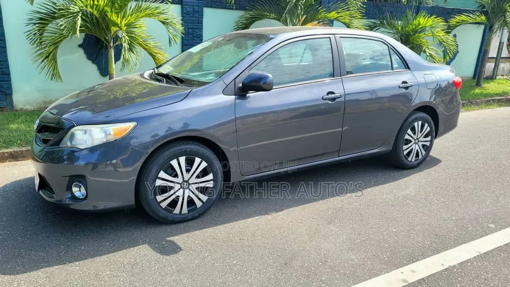 Toyota Corolla LE Special Edition 4dr Sedan (1.8L 4cyl 4A) 2013 Gray