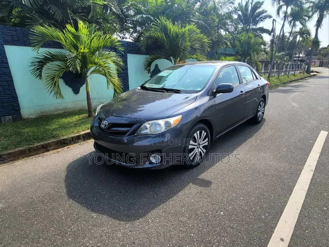 Toyota Corolla LE Special Edition 4dr Sedan (1.8L 4cyl 4A) 2013 Gray