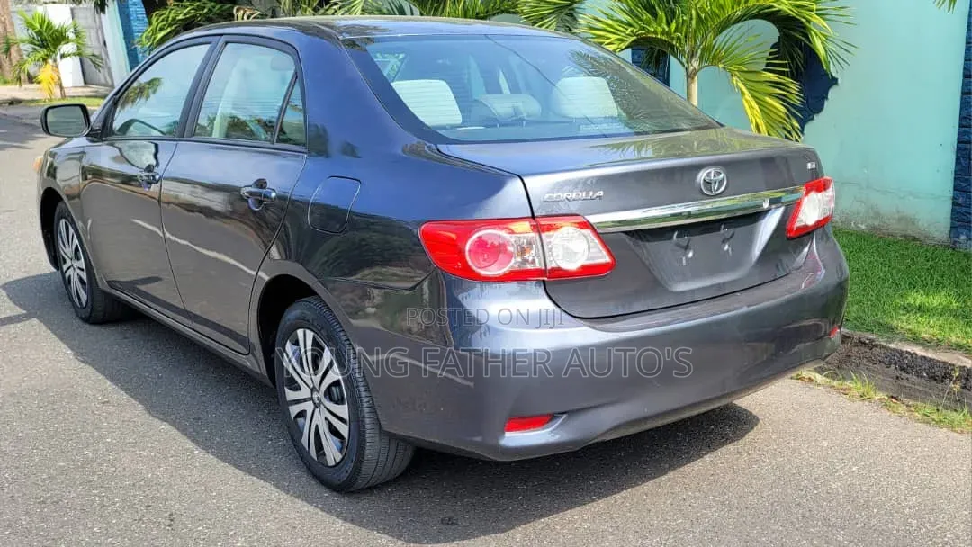 Toyota Corolla LE Special Edition 4dr Sedan (1.8L 4cyl 4A) 2013 Gray