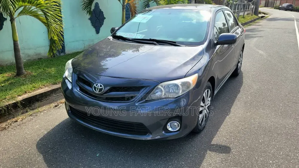 Toyota Corolla LE Special Edition 4dr Sedan (1.8L 4cyl 4A) 2013 Gray