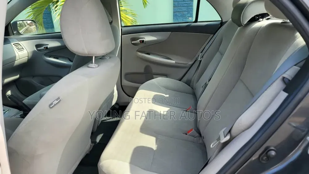 Toyota Corolla LE Special Edition 4dr Sedan (1.8L 4cyl 4A) 2013 Gray