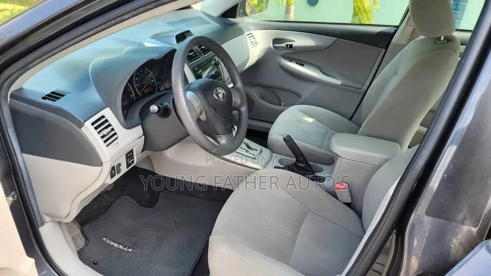 Toyota Corolla LE Special Edition 4dr Sedan (1.8L 4cyl 4A) 2013 Gray