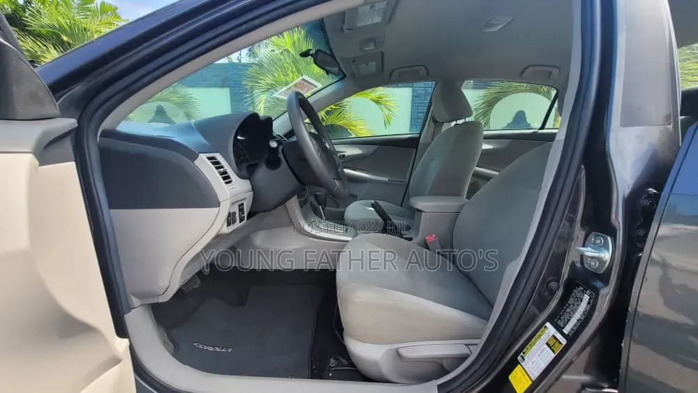 Toyota Corolla LE Special Edition 4dr Sedan (1.8L 4cyl 4A) 2013 Gray