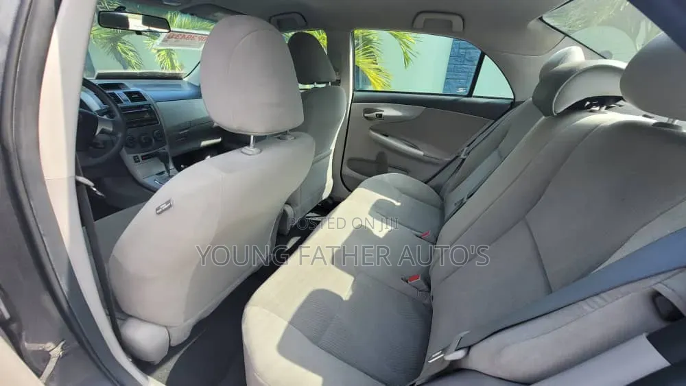 Toyota Corolla LE Special Edition 4dr Sedan (1.8L 4cyl 4A) 2013 Gray