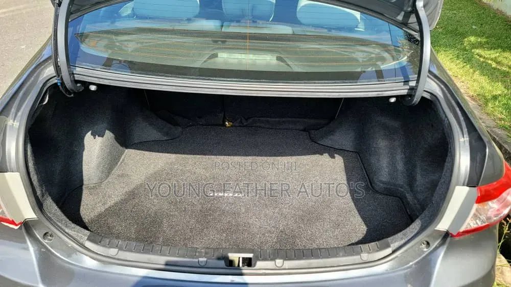 Toyota Corolla LE Special Edition 4dr Sedan (1.8L 4cyl 4A) 2013 Gray