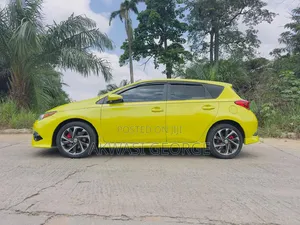 Toyota Corolla SE Special Edition 4dr Sedan (1.8L 4cyl CVT) 2017 Yellow