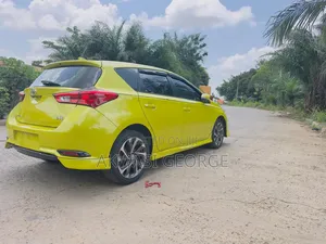 Toyota Corolla SE Special Edition 4dr Sedan (1.8L 4cyl CVT) 2017 Yellow
