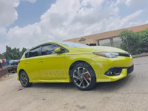 Toyota Corolla SE Special Edition 4dr Sedan (1.8L 4cyl CVT) 2017 Yellow