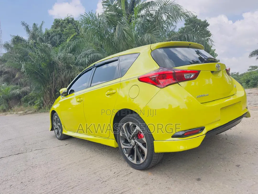 Toyota Corolla SE Special Edition 4dr Sedan (1.8L 4cyl CVT) 2017 Yellow