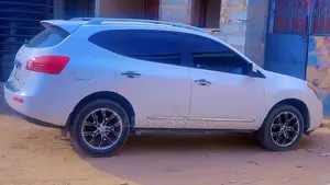 Nissan Rogue SV 4dr SUV AWD (2.5L 4cyl CVT) 2014 White