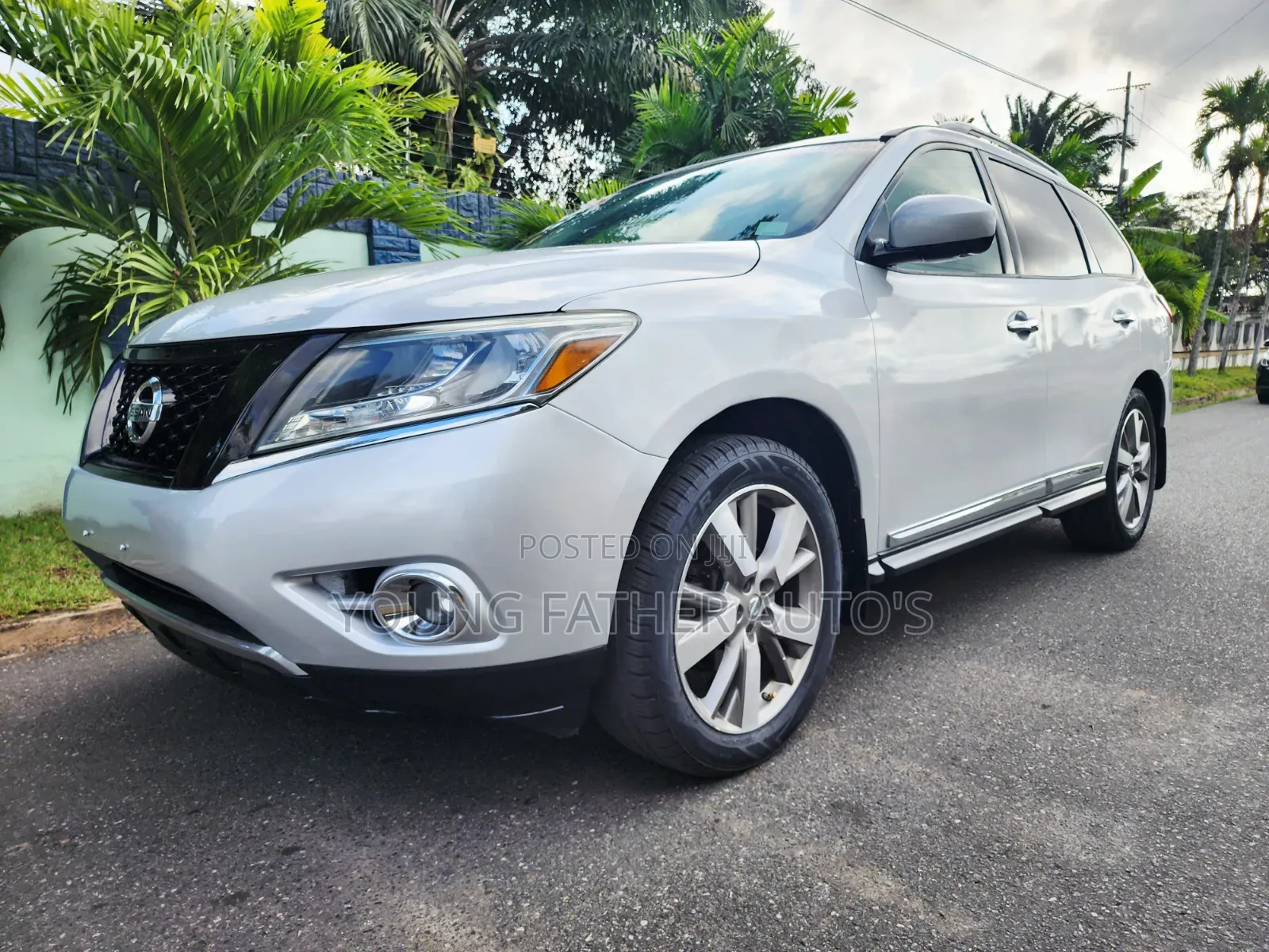 Nissan Pathfinder Platinum 4dr 4x4 (3.5L 6cyl) 2017 Gray